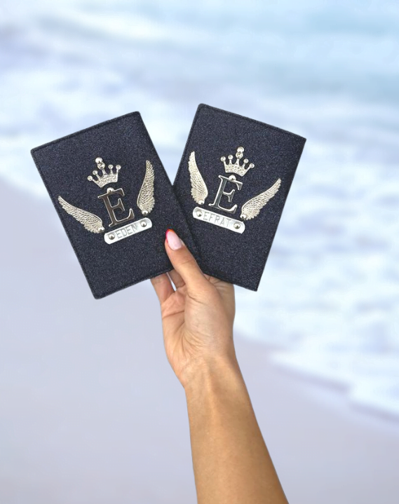 כיסוי לדרכון בעיצוב אישי - עם חריטת שם וצ'ארם