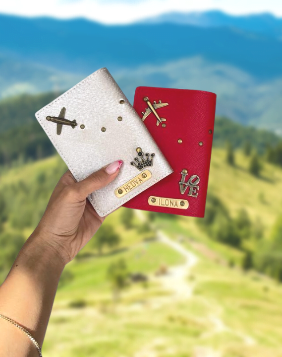 כיסוי לדרכון בעיצוב אישי - עם חריטת שם וצ'ארם