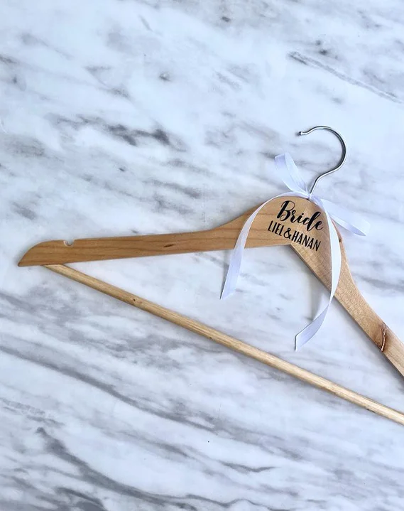 קולב עץ מעוצב